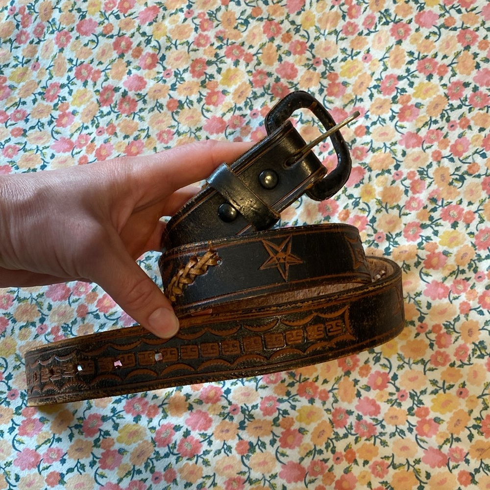 Vintage leather belt | 40”
